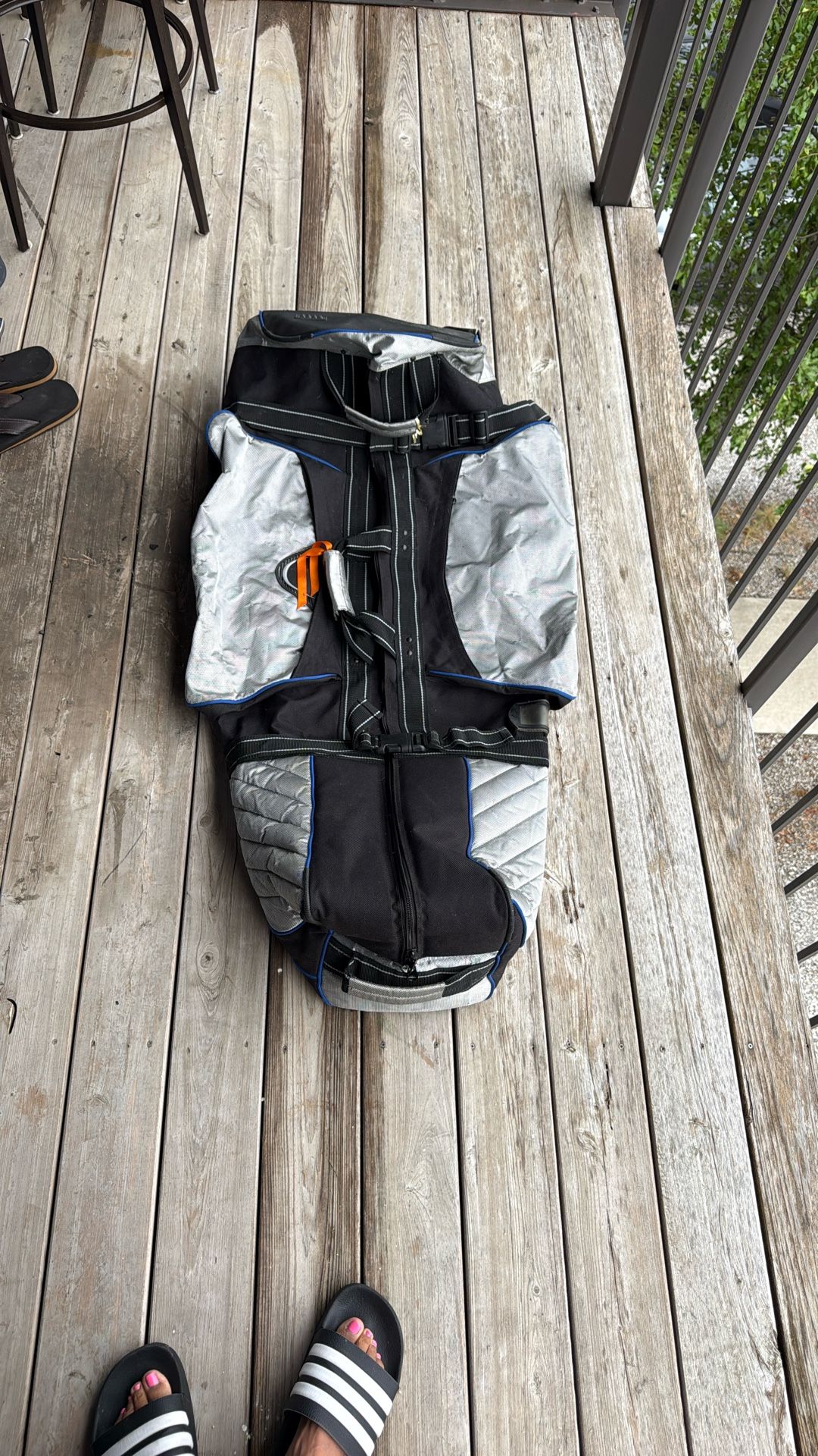 Traveling golf bag