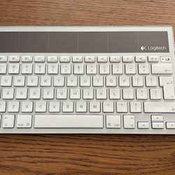 Logitech K760 Bluetooth Keyboard 