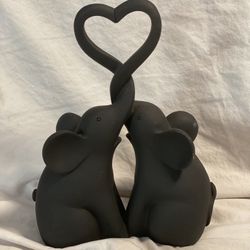 Unique Valentine’s Day Gift Black Elephant Couple Figurine With Heart Trunk