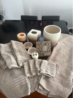 Full Beige/Sand Bathroom set like new