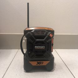 Ridgid Radio para alguien q tenga la batería 18 no es Bluetooth ok