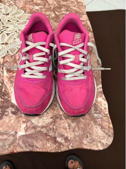 Girls tennis shoes