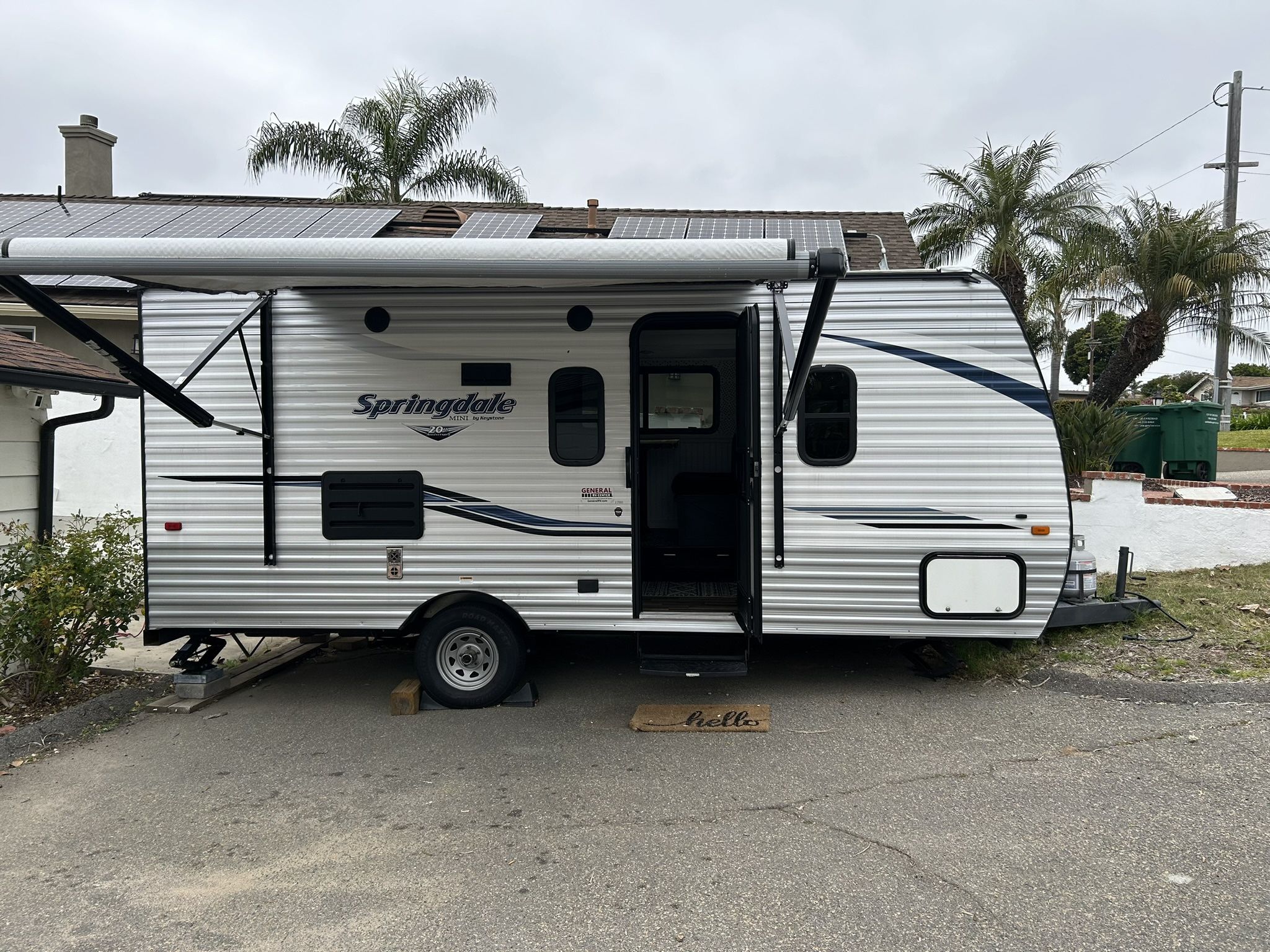 20’ Keystone Travel Trailer With Slide Out