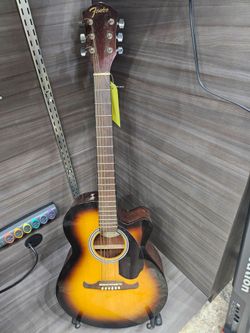Fender guitar with case [GNH019281]