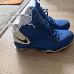 Nike sneakers 9.5