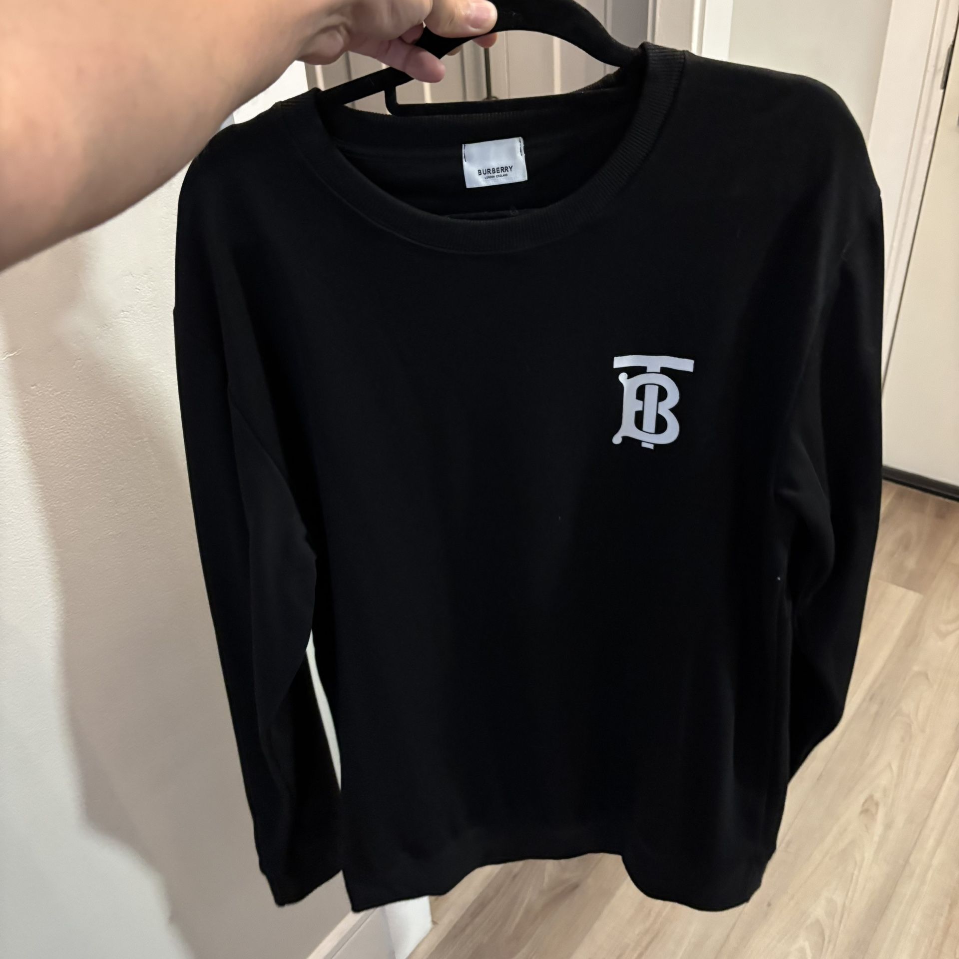 Men’s Sweater Size M/L