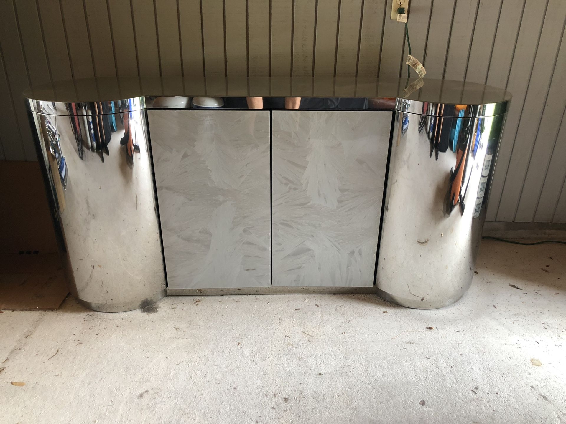 Large bar/buffet with rotating ends for quick access.