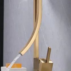 Luxury Bathroom Faucet In Brush Gold Single Handle Heavy Duty