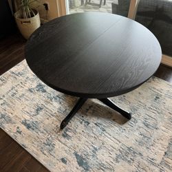 IKEA Extendable Round table and 4 Matching Chairs 