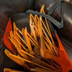 20 Wood Hangars