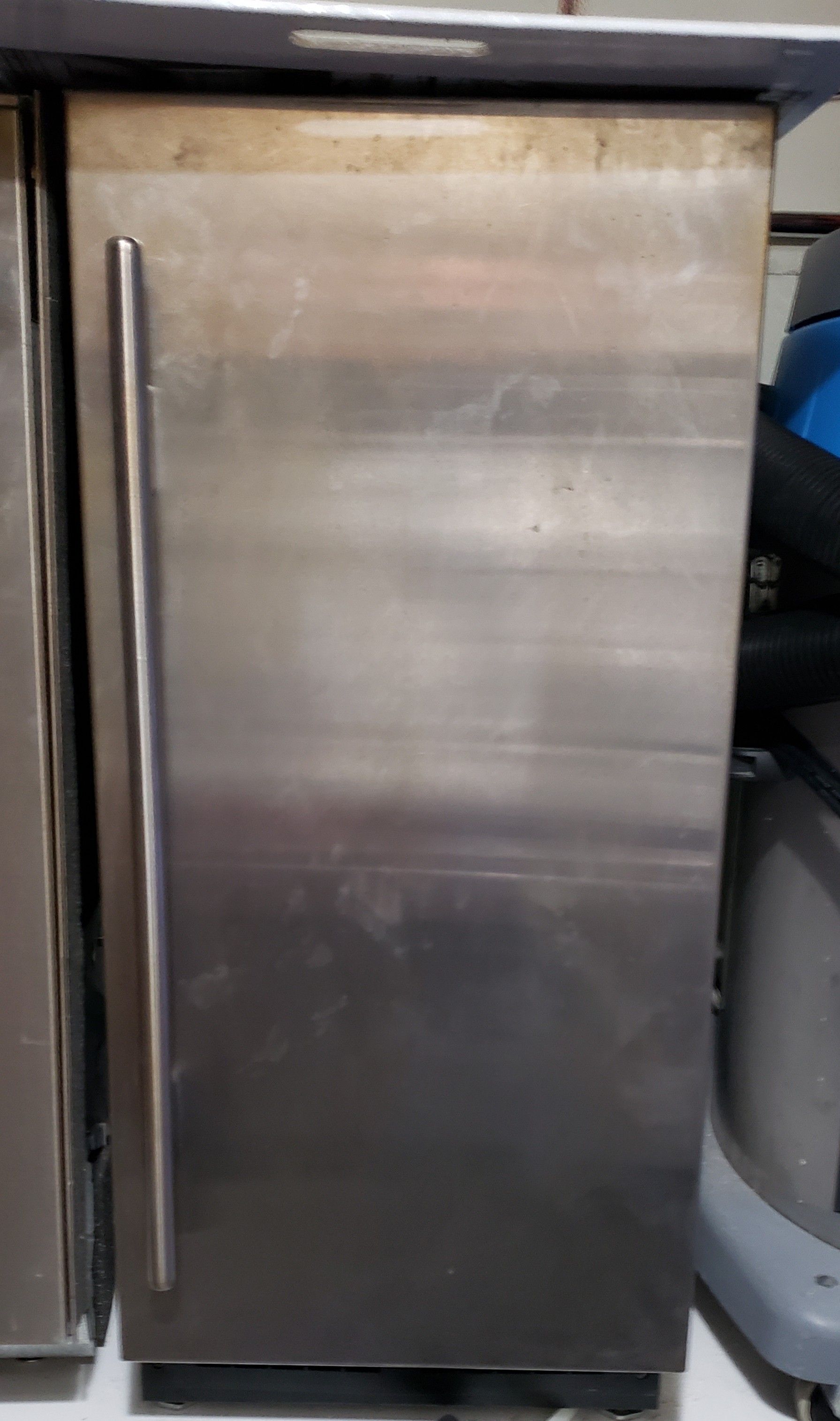 SubZero 15" Undercounter Ice Machine Maker UC15IP for Sale in Fort