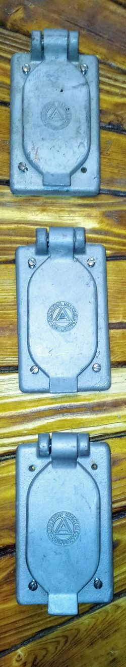 Brand New Appleton watertight outlet covers. $3;each