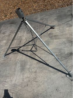 Fifth wheel tripod stabilizer (stand)