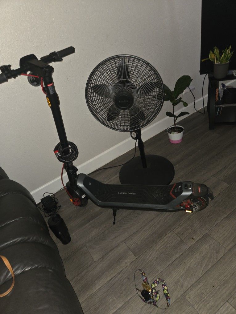 Niu KQ13 MAX Electric SCOOTER