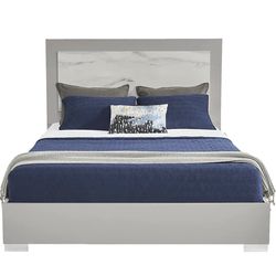 Modern Queen Bed Frame – Like New
