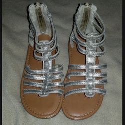 Girls size 9 sandals