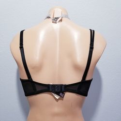 New Victoria's Secret Very Sexy push up bra 32DDD New with tags. Size 32DDD.  Bundle your items for a discount and a flat shipping rate! for Sale in San  Antonio, TX 