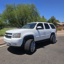 2008 Tahoe 5" Lift 22x14's