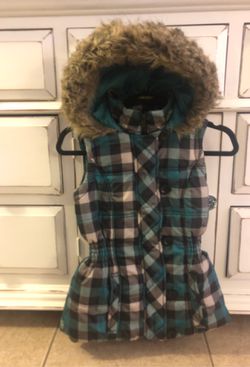 Juniors XS vest with faux fur lined hood