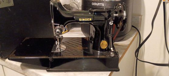 Antique Singer travel sewing machine