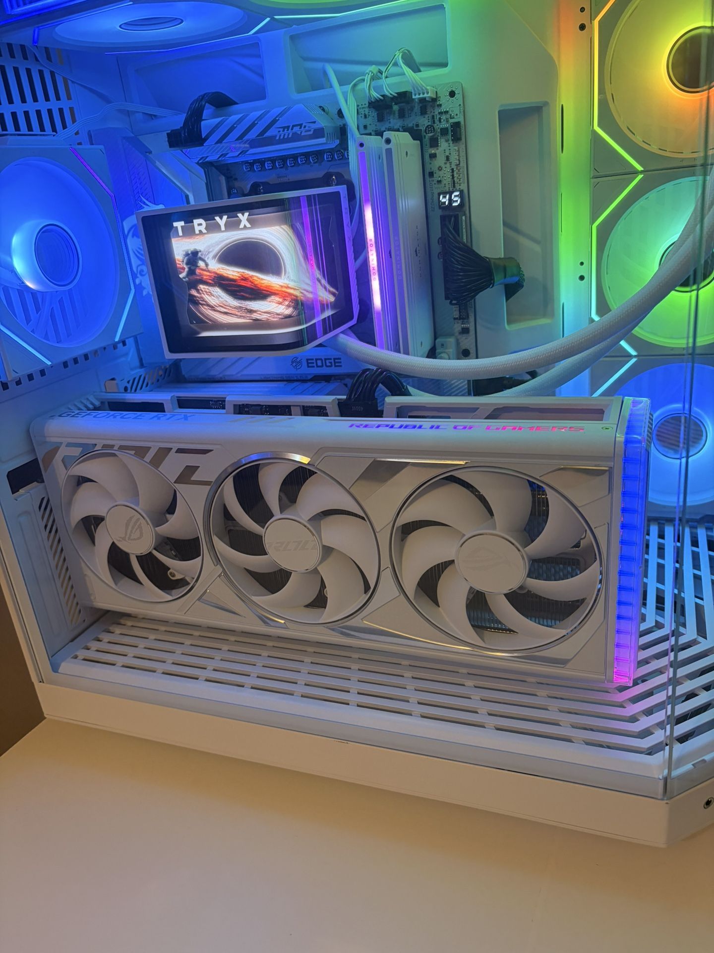 rtx 4080 Asus Strix White