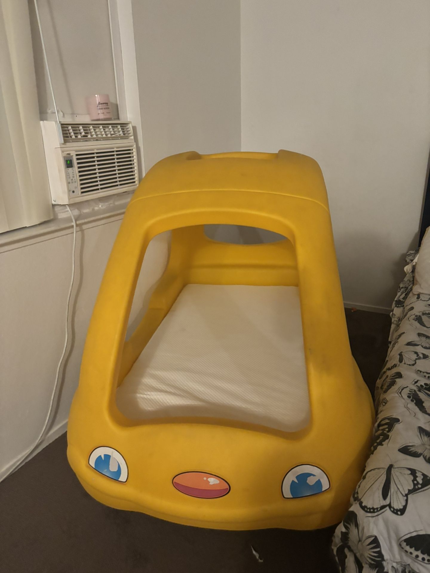 Child’s bed I ask 60 for the bed and 60 for the mattress