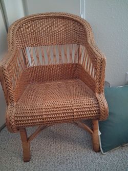 Light weight wicker vintage chair