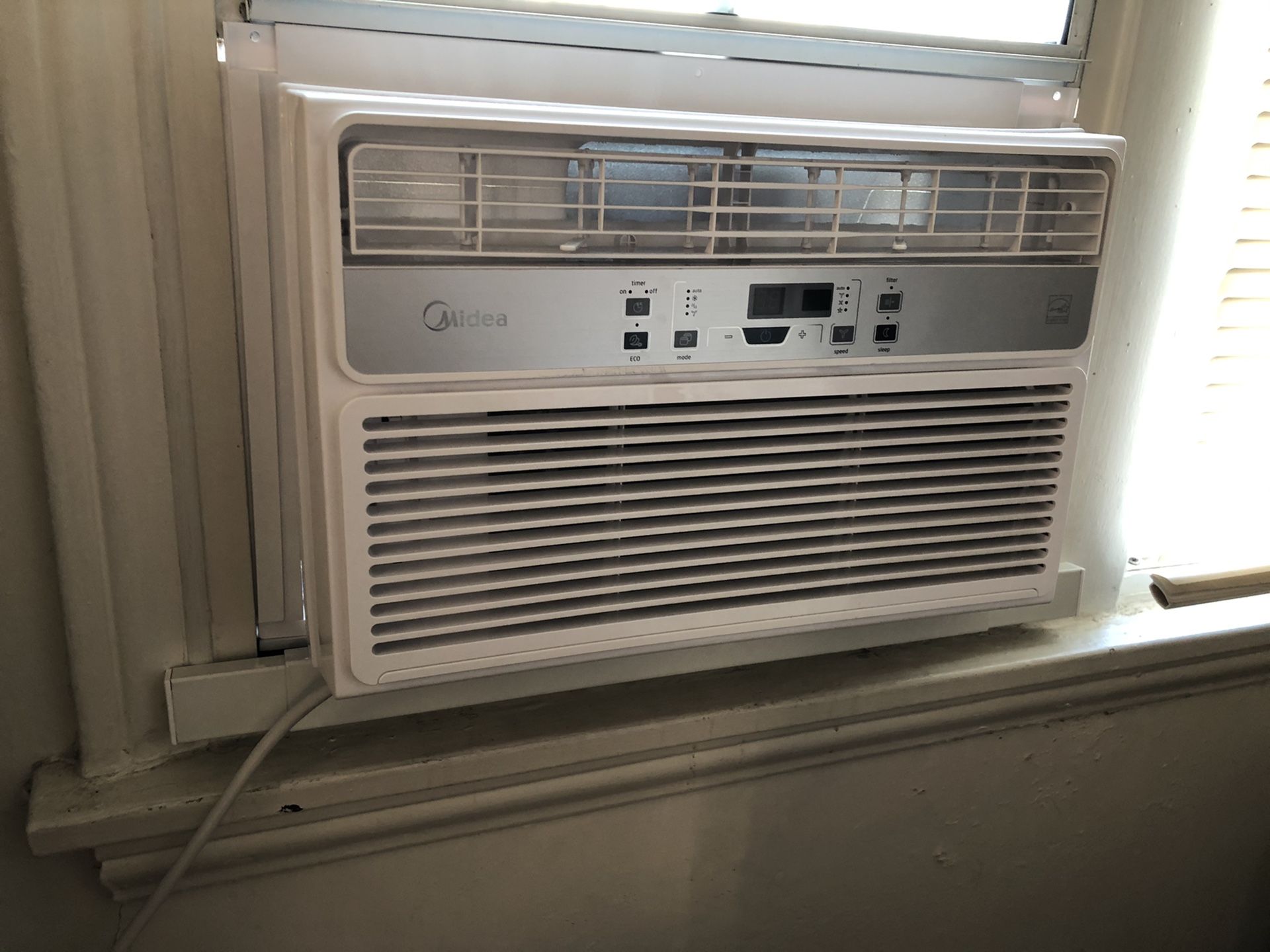 Midea Window AC Unit (6k BTU)