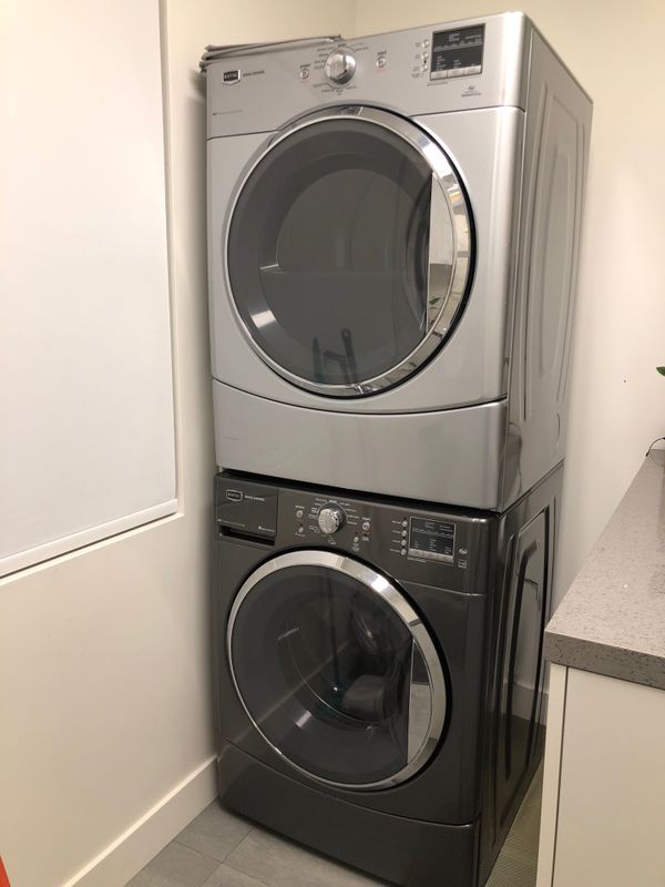 Maytag 2000 series Stackable Washer and Dryer Electric(like new, pet