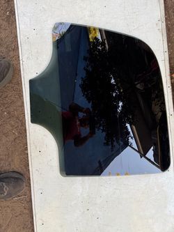 2000-2006 Chevy Tahoe door glass