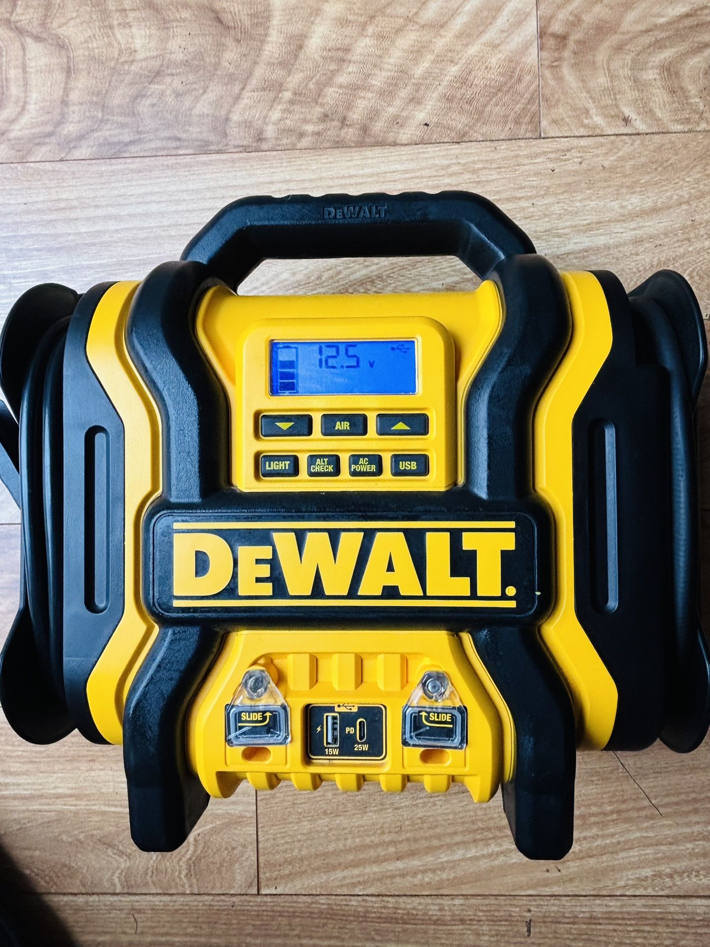 DEWALT Portable Power Station 2000 Peak Amp Jump Starter w/Digital Compressor Like NEW BRAND NEW