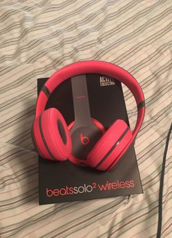Siren Red (Pink) Wireless Beats by Dre like new