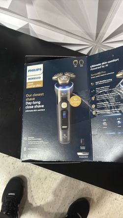 Philips Norelco i9000 Prestige Ultra Electric Shaver