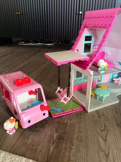 Hello kitty house and truck