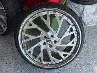 22 inch staggered Forgiato wheels with Lexani tires