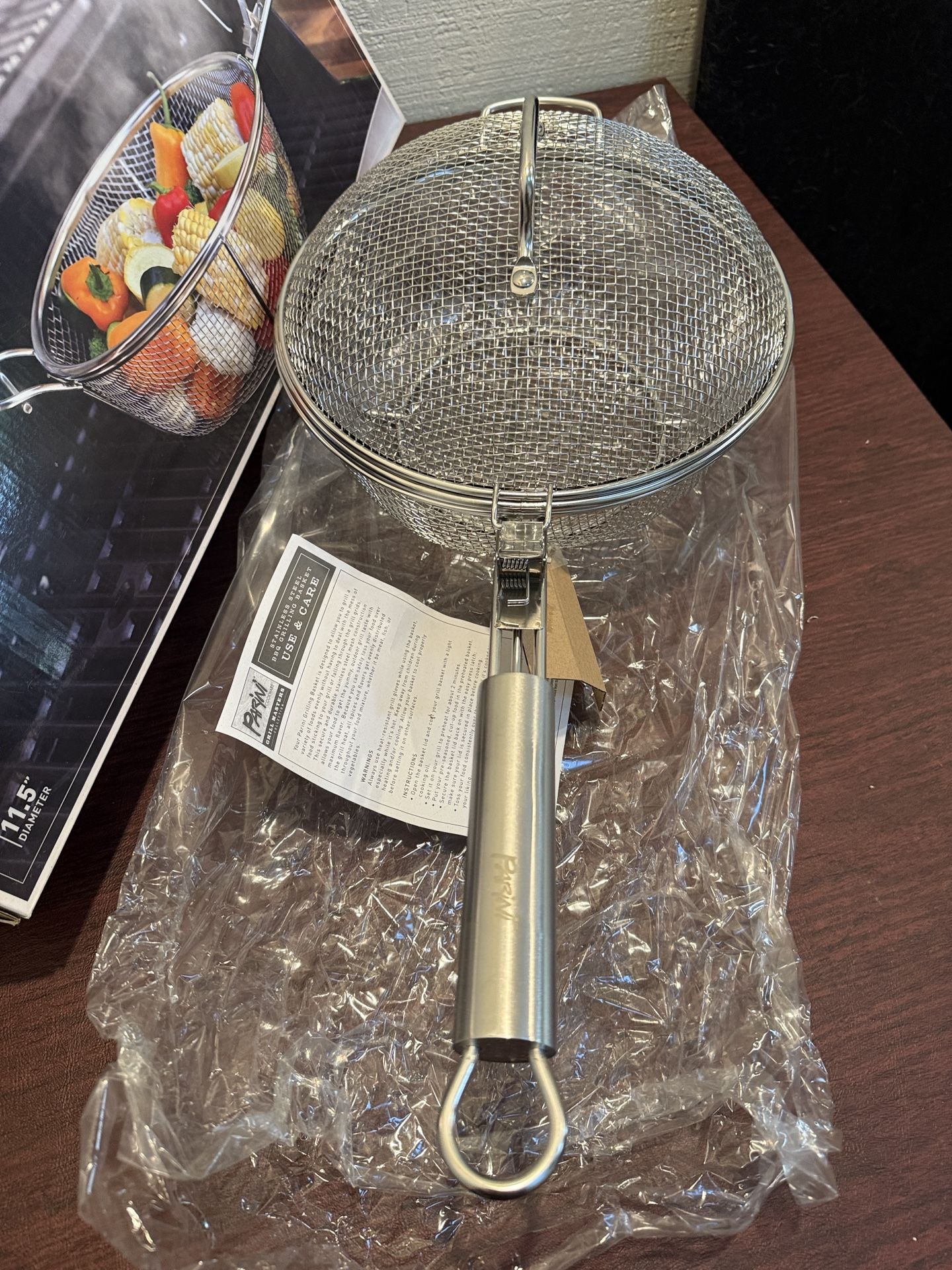 Parini Grill Masters Stainless Steel BBQ Grilling Basket with Locking Lid, 11.5" Diameter.