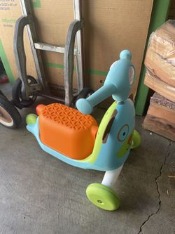 Skip Hop Ride On Scooter 