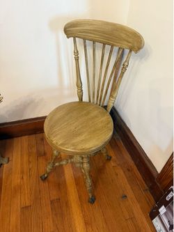 Piano claw foot chair