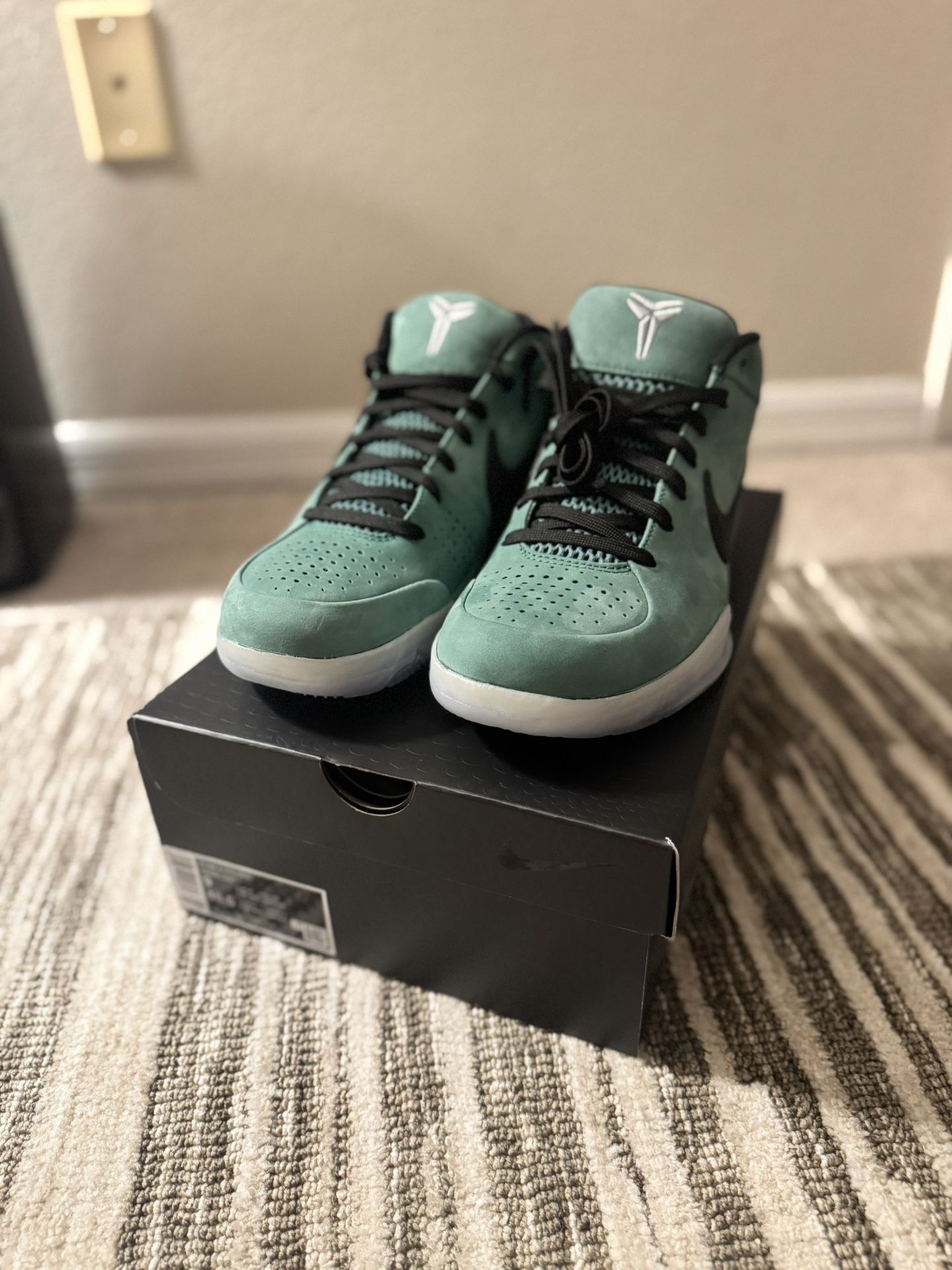 Nike Kobe 4 Protro ( Girl Dad ) Sz 9