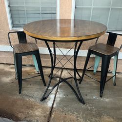 Round Table & 4 bar Stools