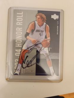 Dirk Nowitzki 2003-04 Upper Deck Honor Roll Signed Card