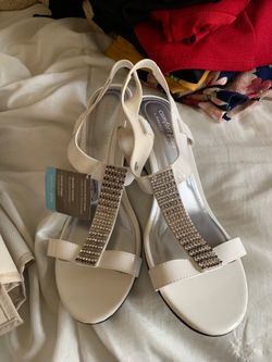 Women’s white wedges