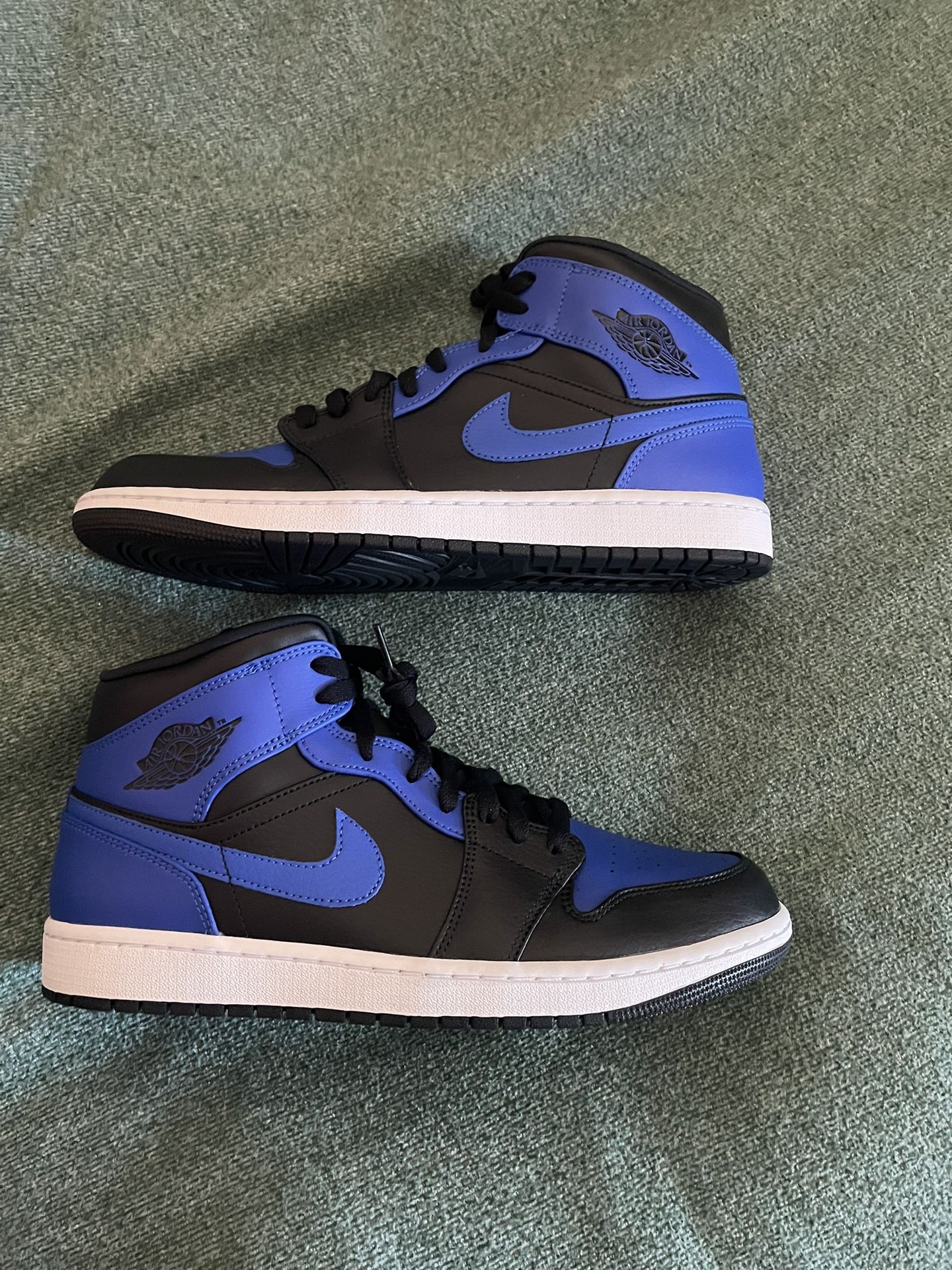 Jordan 1 Mid Hyper Royal