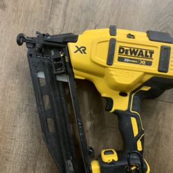 Dewalt Brushless 16 Gauge Angled Nail Gun 