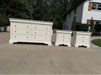 REFINISHED white dove 🕊️ “American Signature” 100 % 🪵 dresser+ 2 nightstand $799 CAN DELIVER!
