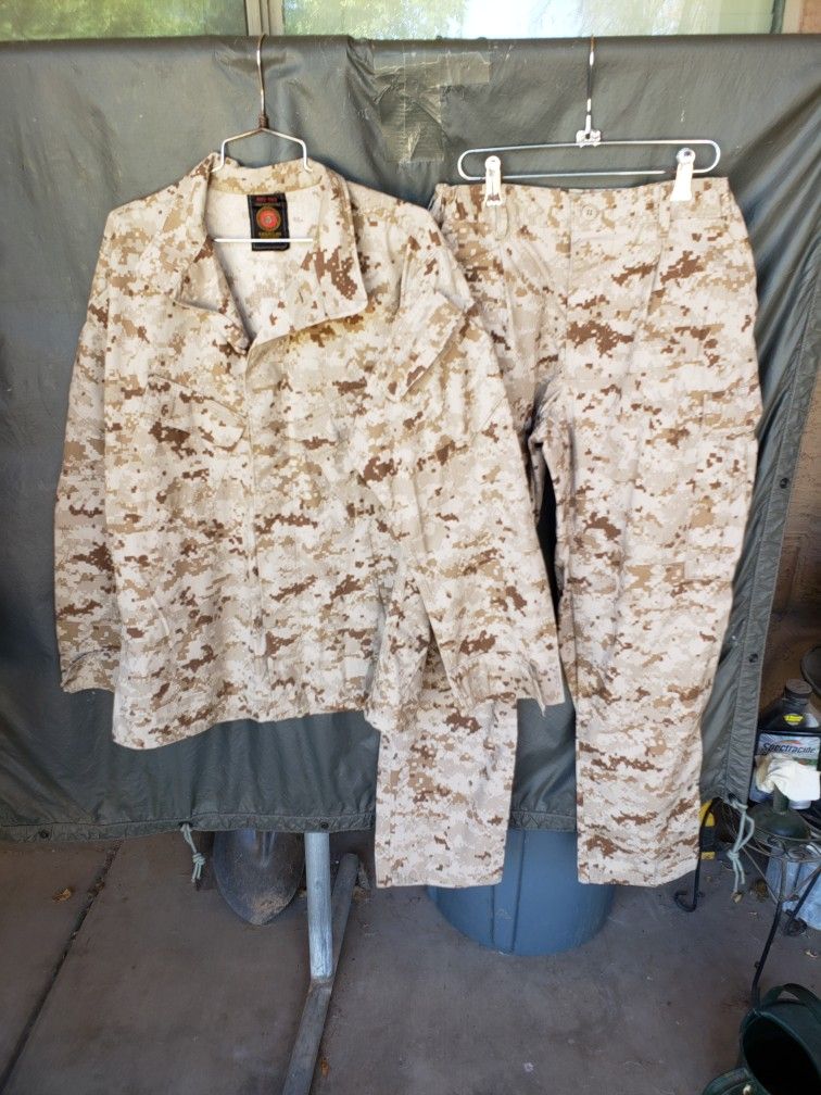 Marine Corps, USMC Military Desert Camouflage Utilities, Shirt And Pants