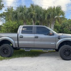 2014 FORD F-150 XLT *ONLY 135K MILES* LIFTED * 2 OWNER* CLEAN CARFAX  *ONLY 135,000 MILES  CLEAN FLORIDA TITLE  CLEAN CARFAX  2 OWNER  4 NEW TIRES  3.