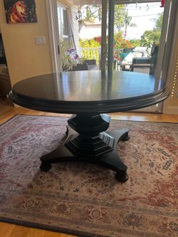 Round pedestal dining table with 4 chairs
