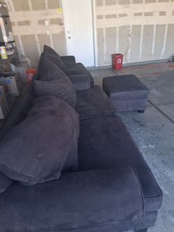 3 piece furniture set loveseat , couch, ottoman with storage. 200$