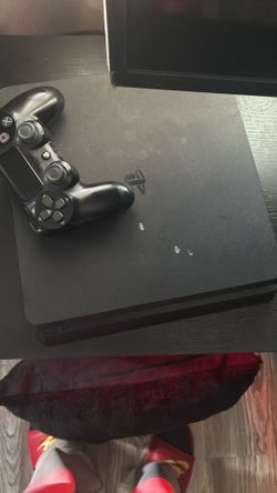 PS4 (pro) + Gaming Head Set + Hella Games